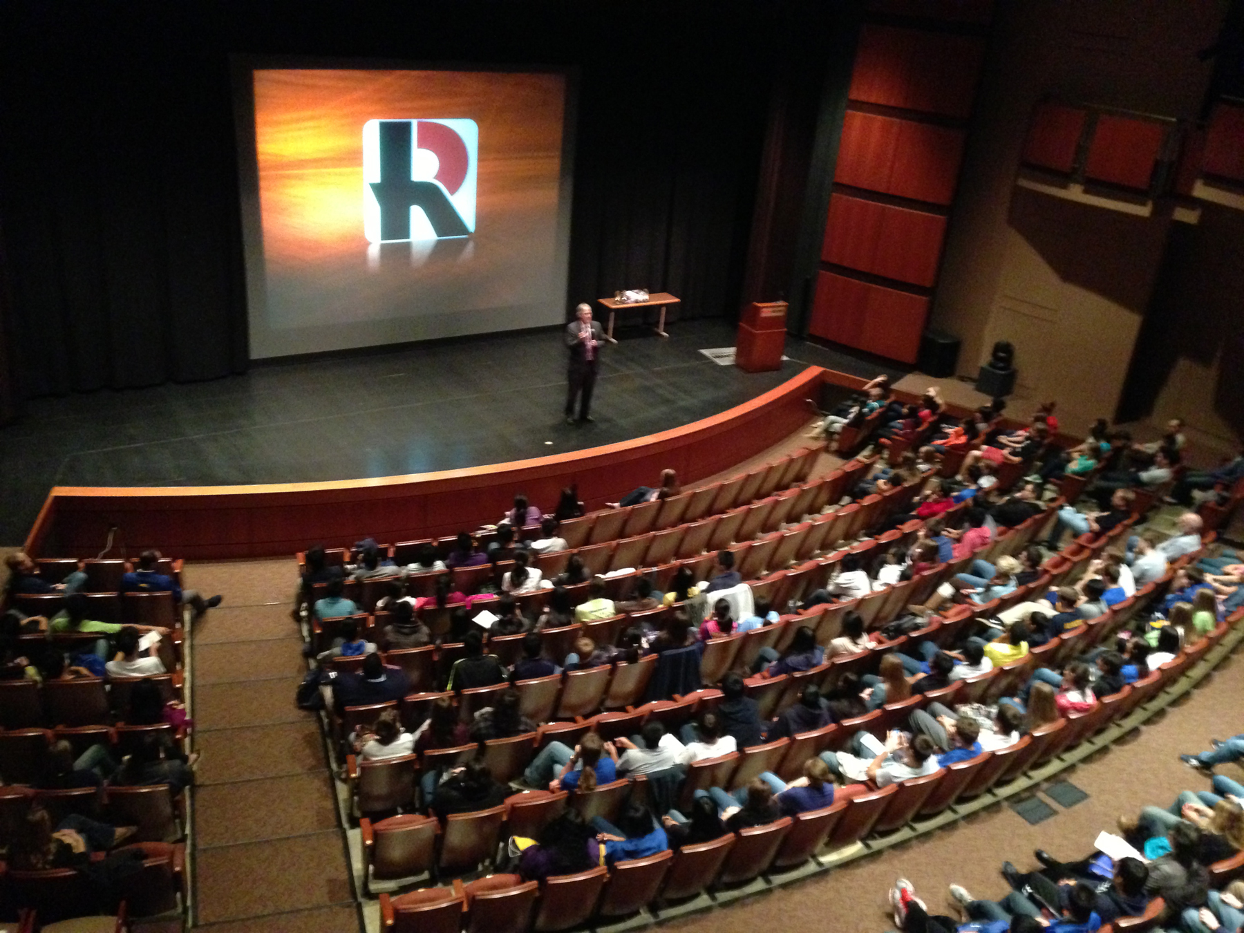 Rose-Hulman Vice President for Academic Affairs Dr. Phil Cornwell welcomes the students to Rose-Hulman